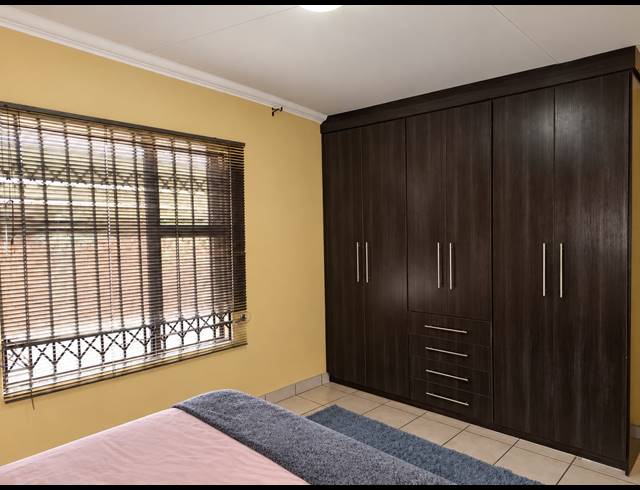 2 BEDROOM FREEHOLD TO LET IN KOOKRUS
